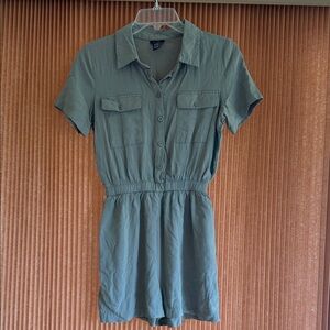 💙3 for $55💙Rue 21 Olive Green Button-Up Romper